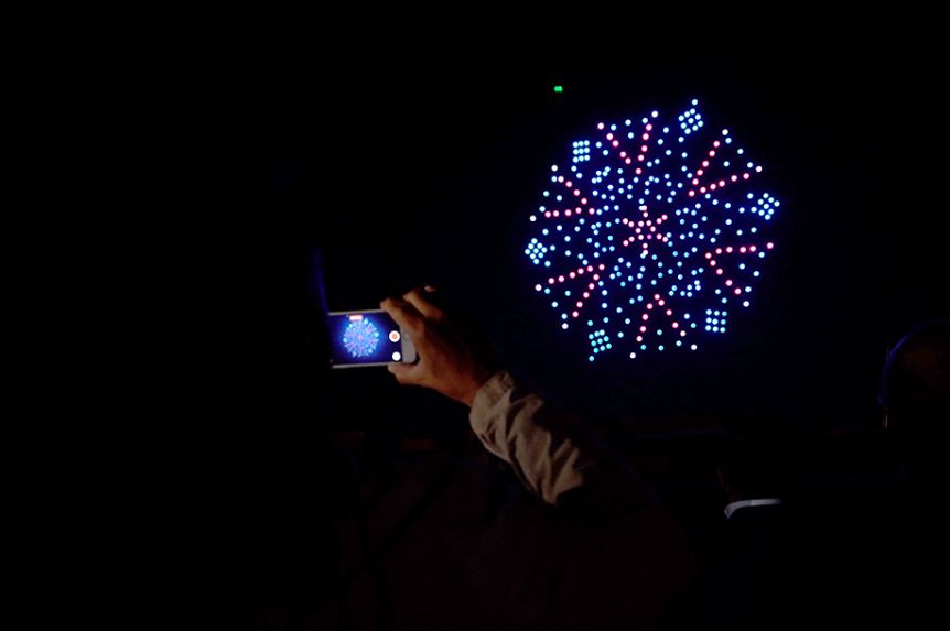 10.000 personas asistieron al espectáculo con drones de Ximénez y Umiles