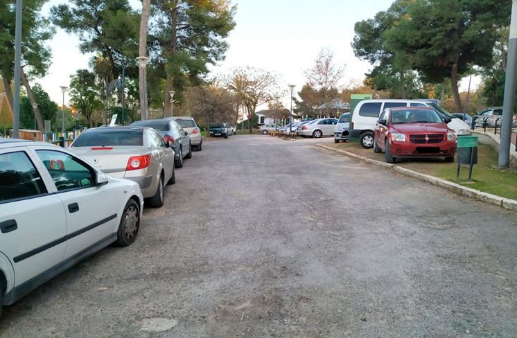 Aparcamiento en Los Pinos.