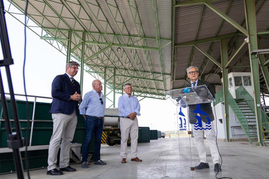 Diputación, Ayuntamiento y Regantes Miragenil presentan el convenio que permitirá regar 972 hectáreas de olivar con aguas regeneradas