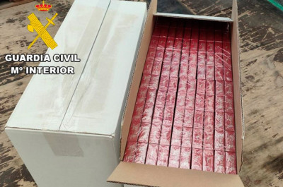 Detenido un camionero de Puente Genil por trasportar 96.000 cajetillas de tabaco de contrabando