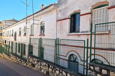 El Ayuntamiento da un plazo de diez días al titular del antiguo Cuartel de la Guardia Civil para el inicio de la limpieza, desinfección y desratización