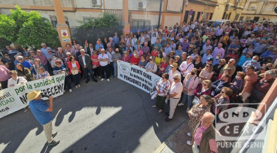 Celebran una concentración para denunciar “la falta de compromiso de la Consejería de Salud con Puente Genil”