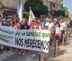Una manifestación recorre el centro de Puente Genil en defensa de la sanidad pública