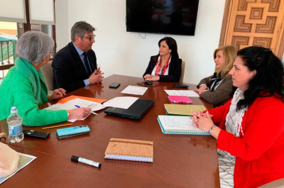 Ayuntamiento y Junta firman un convenio para el CIM dotado con más de 500.000 euros hasta 2026