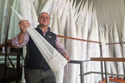 "Los Capiroteros", cien años fabricando y vendiendo capirotes desde Puente Genil